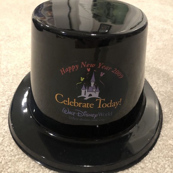 2009 Walt Disney World Happy New Year Hat Plastic - Picture 1 of 4